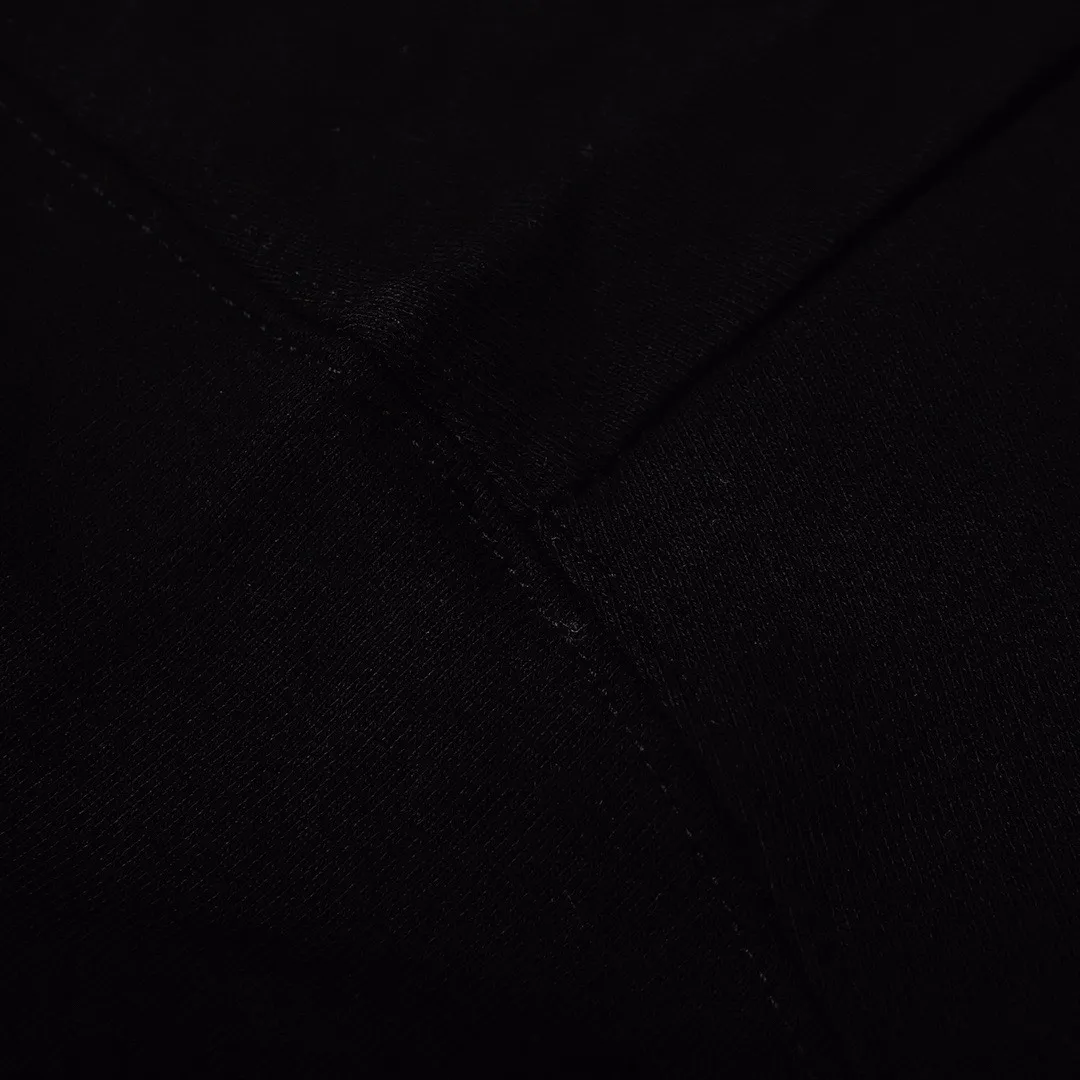 W821#P160💰 Stone Island classic round neck long-sleeved sweatshirt with embroidered badge logo on the chest! Versatile base round neck sweatshirt for couples! Simple armband design, customized 1*1 thread (fine texture), 380g double-strand large terry fabric, very good quality, foreign trade craftsmanship, respect the original version! The threads at the cuffs and hem are all original bartacks! The time-consuming and material consumption distinguishes the ordinary version on the market! Tops worn by celebrities from all walks of life on INS, can be matched with couple styles!  Color: Black White Size: M-XXL